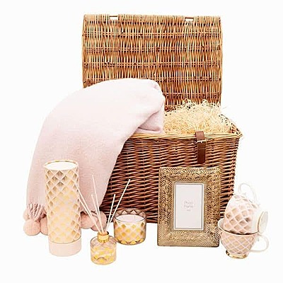 CHRISTMAS ABUNDANCE BASKETS